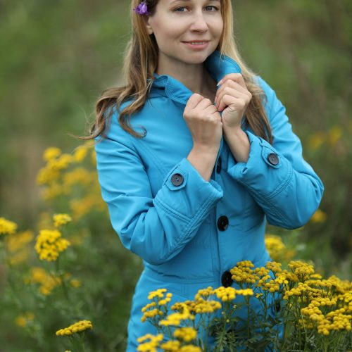 🌿 The Magic of Blue Tansy: Skincare’s Best-Kept Secret